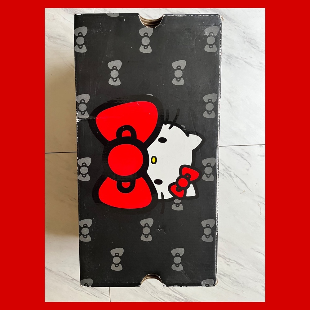 Hello Kitty Converse